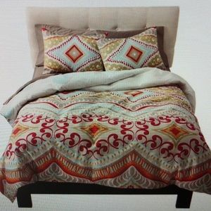 Full/Queen Bedroom Set + Bath Set